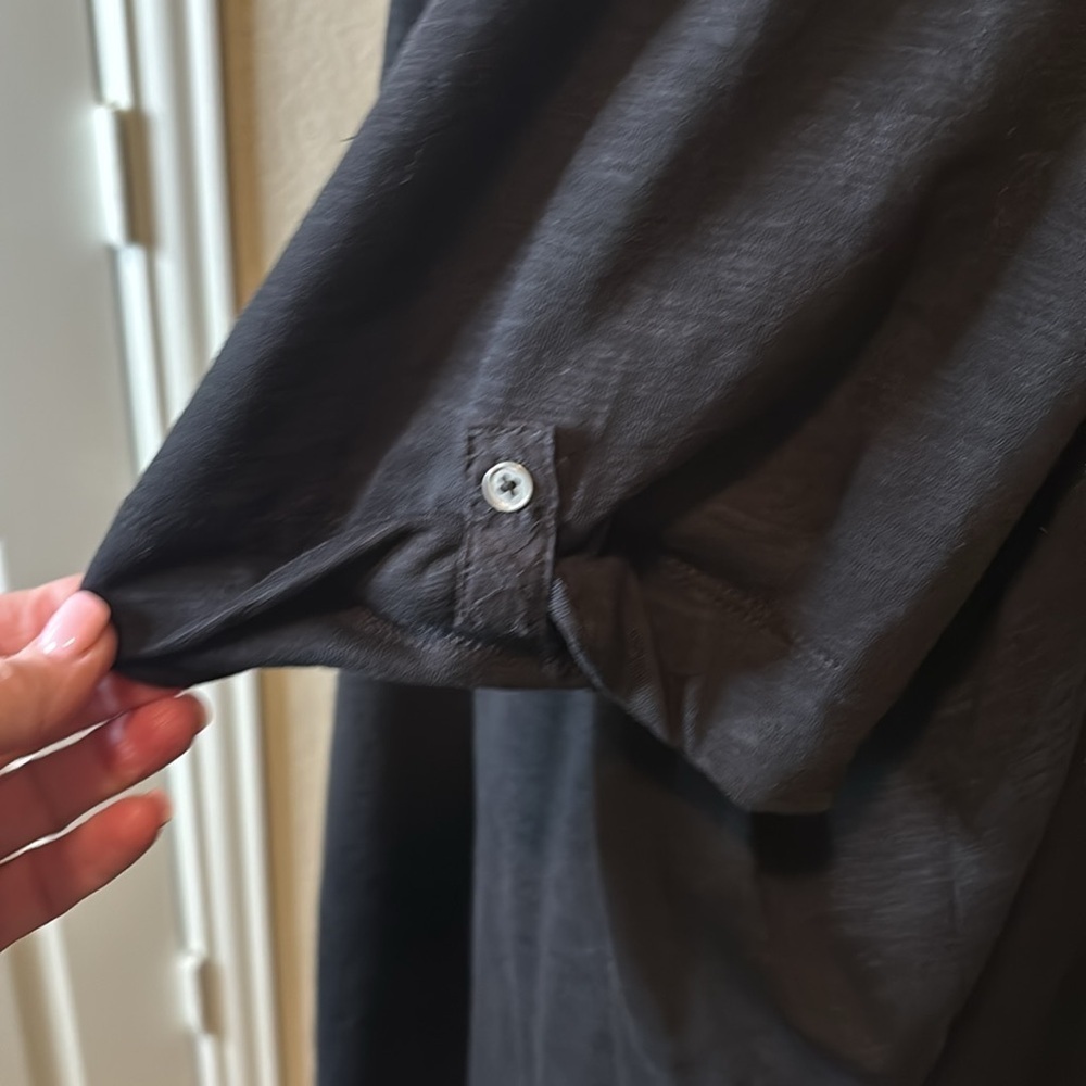 Short sleeve, black pocketed blouse - Picture 3 of 4